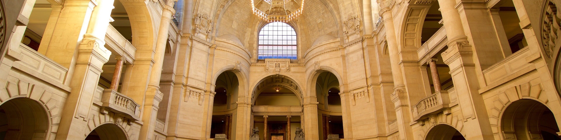 Ayuntamiento Nuevo, Hannover, Alemania ofreciendo elementos patrimoniales y vista interna