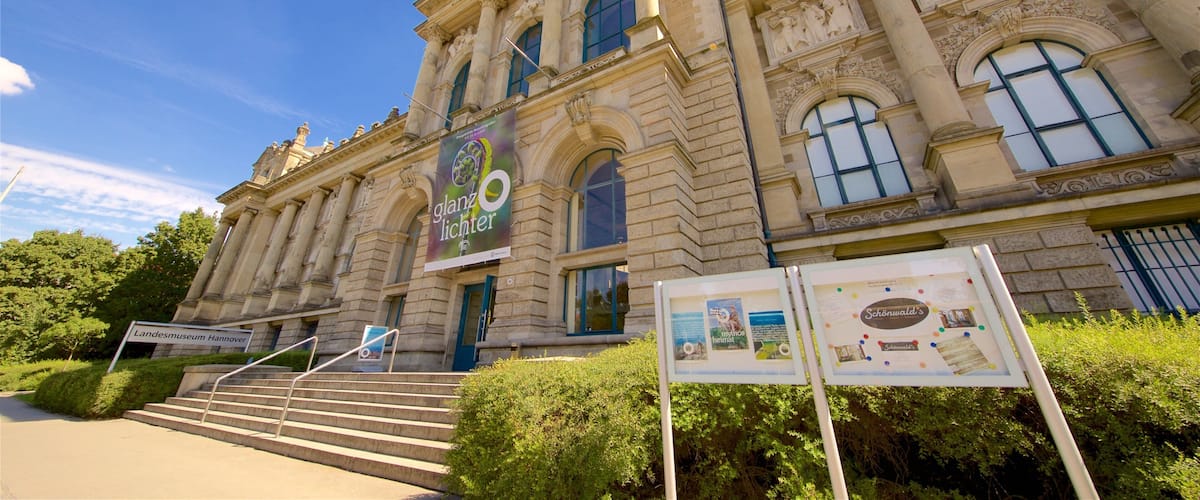 Museo del Estado de Baja Sajonia ofreciendo señalización y arquitectura patrimonial