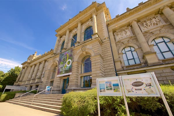 Niedersächsisches Landesmuseum das einen historische Architektur und Beschilderung