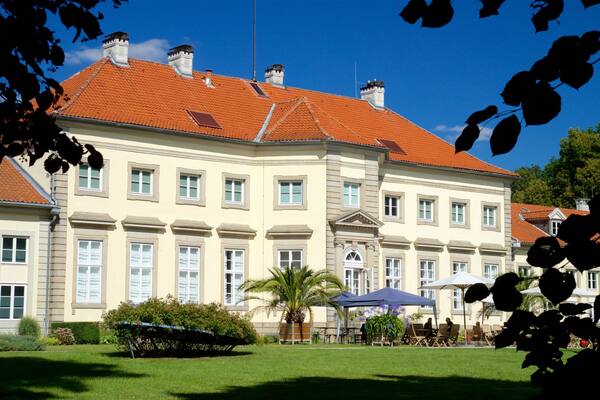 Georgengarten montrant jardin et patrimoine historique