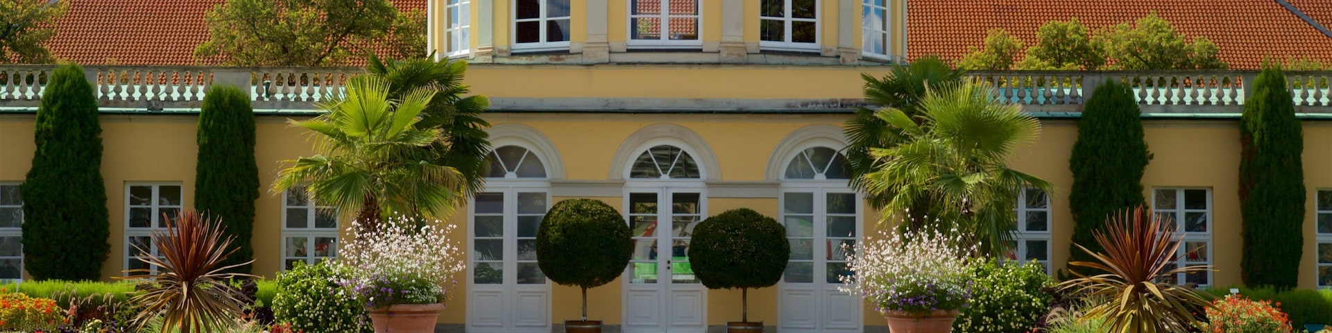 Berggarten showing heritage elements and a park