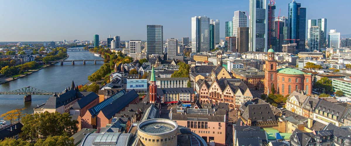 Frankfurt Cathedral which includes landscape views and a city