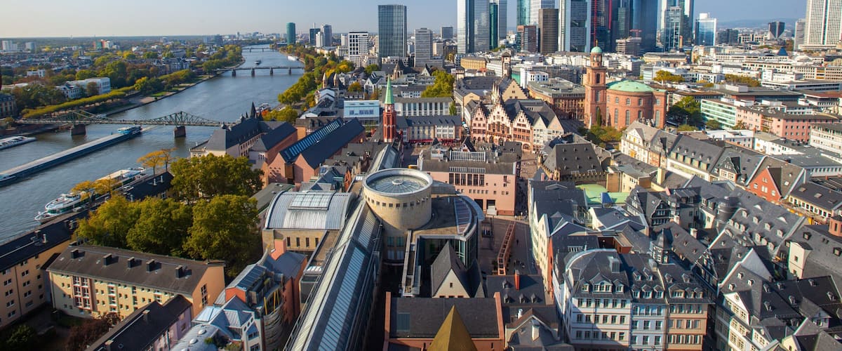 Frankfurt Cathedral showing landscape views and a city