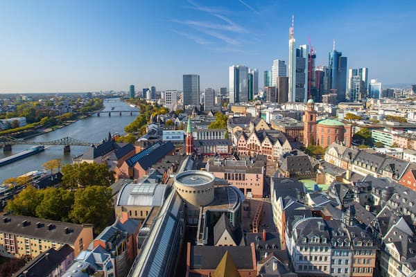 Frankfurt Cathedral showing landscape views and a city