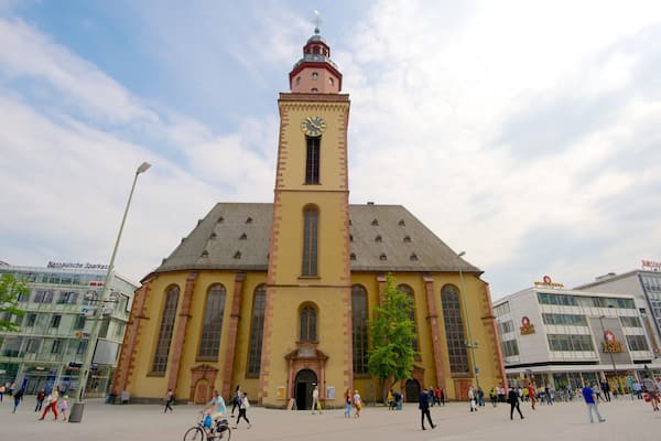 Hauptwache featuring a square or plaza, heritage architecture and a city