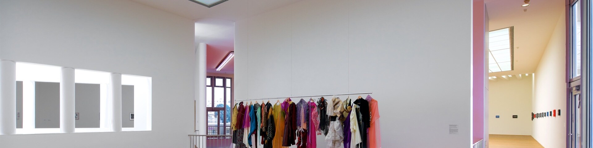 Museu de Arte Moderna caracterizando arte e vistas internas