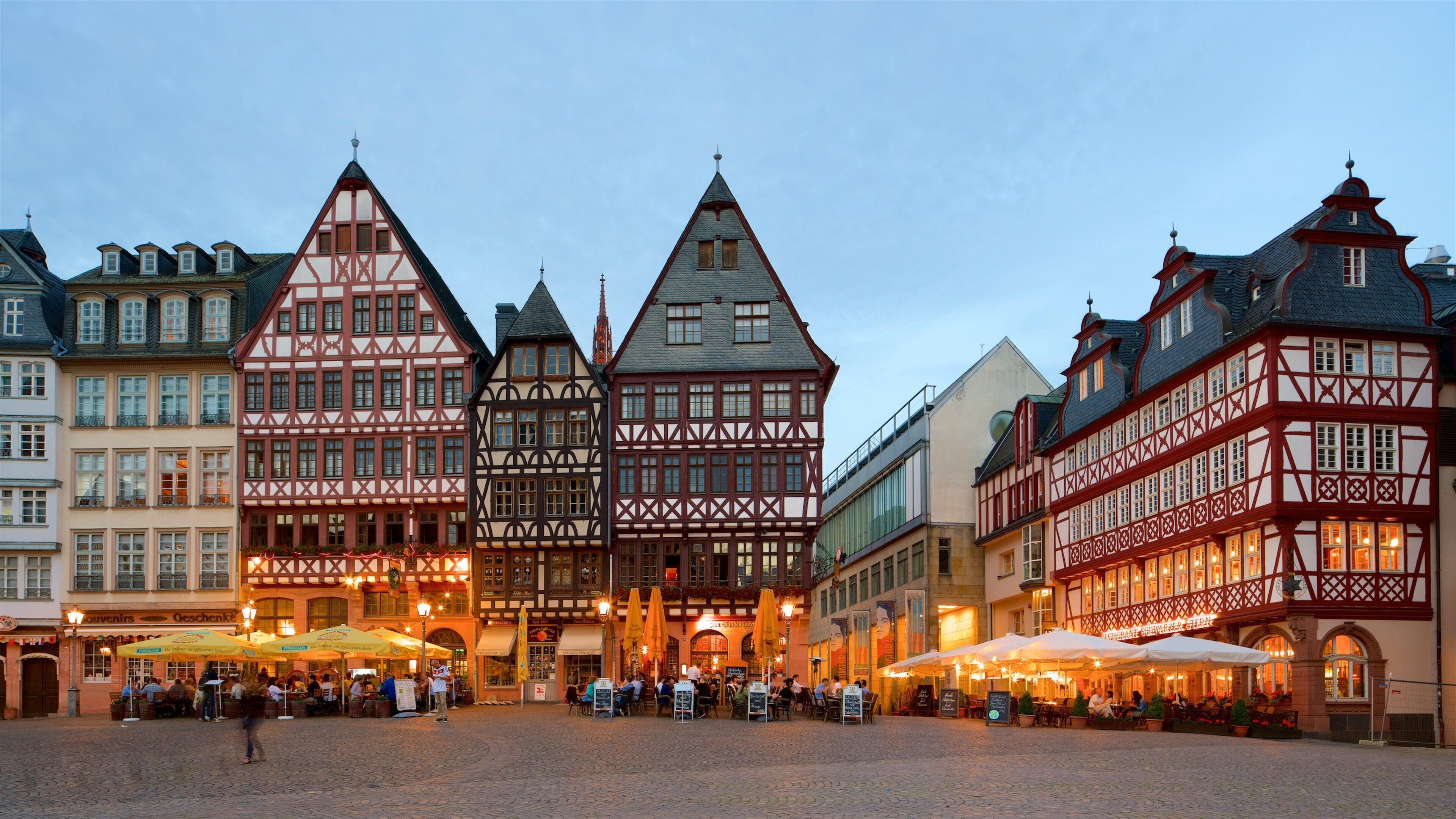 Romerplatz fasiliteter samt kulturarv og torg eller plass