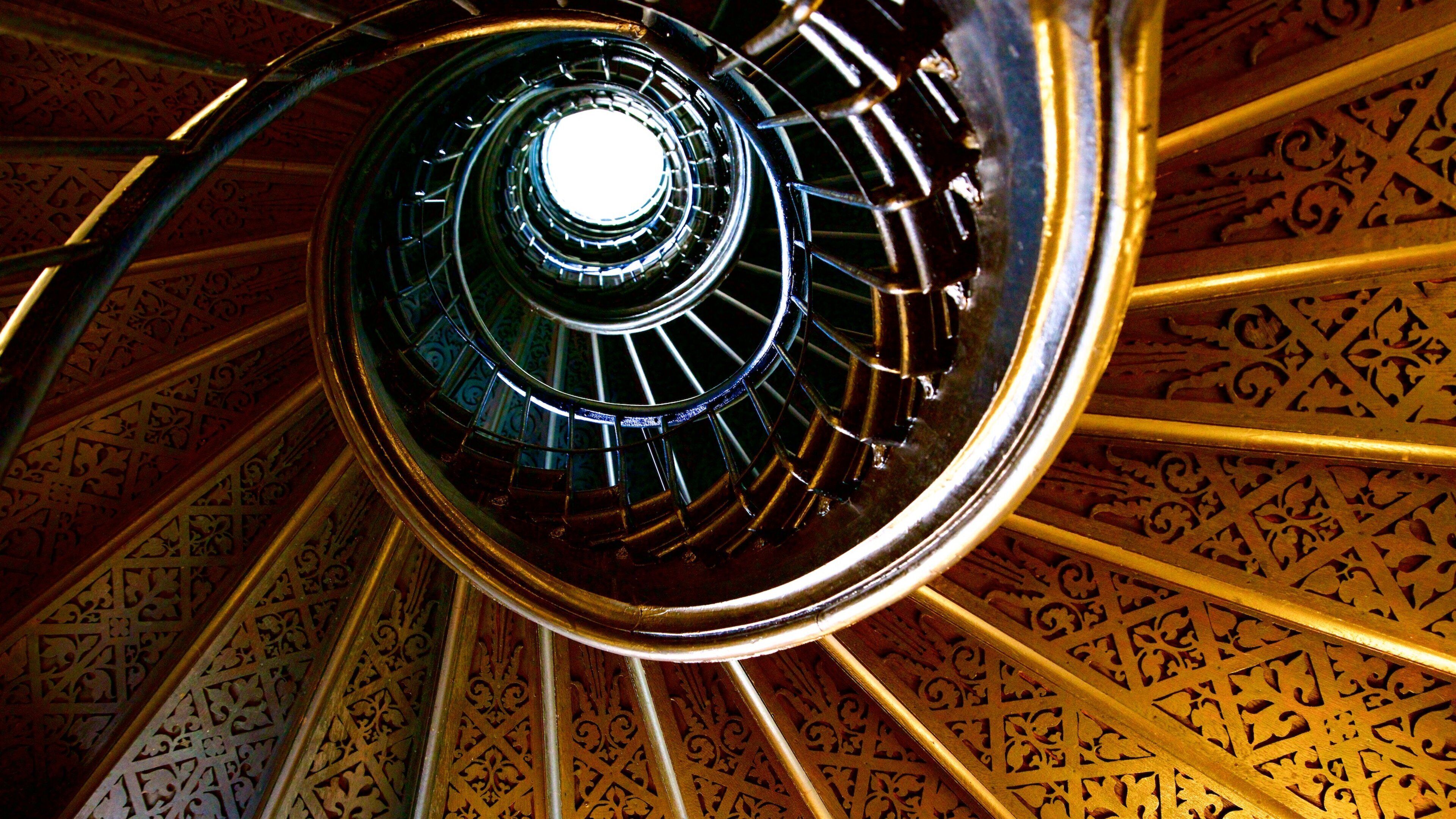 Frankfurt Historical Museum which includes interior views