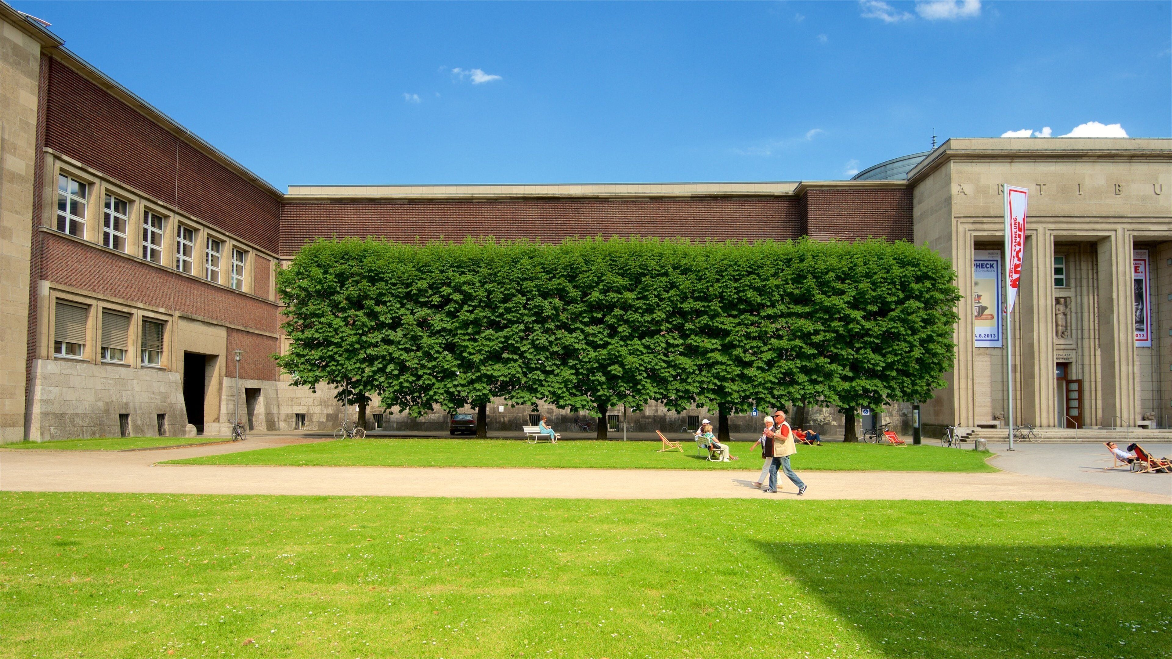 Pempelfort featuring a park