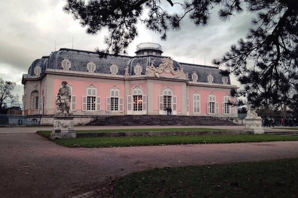If you are going to visit Düsseldorf you should also visit the baroque palace in Benrath! It’s located in the south of Düsseldorf. The castle was finished in the 1770ies and is absolutely amazing. It looks really small from the outside but it’s huge in the inside with secret transitions. Can you believe that the castle has six floors including the cellar??