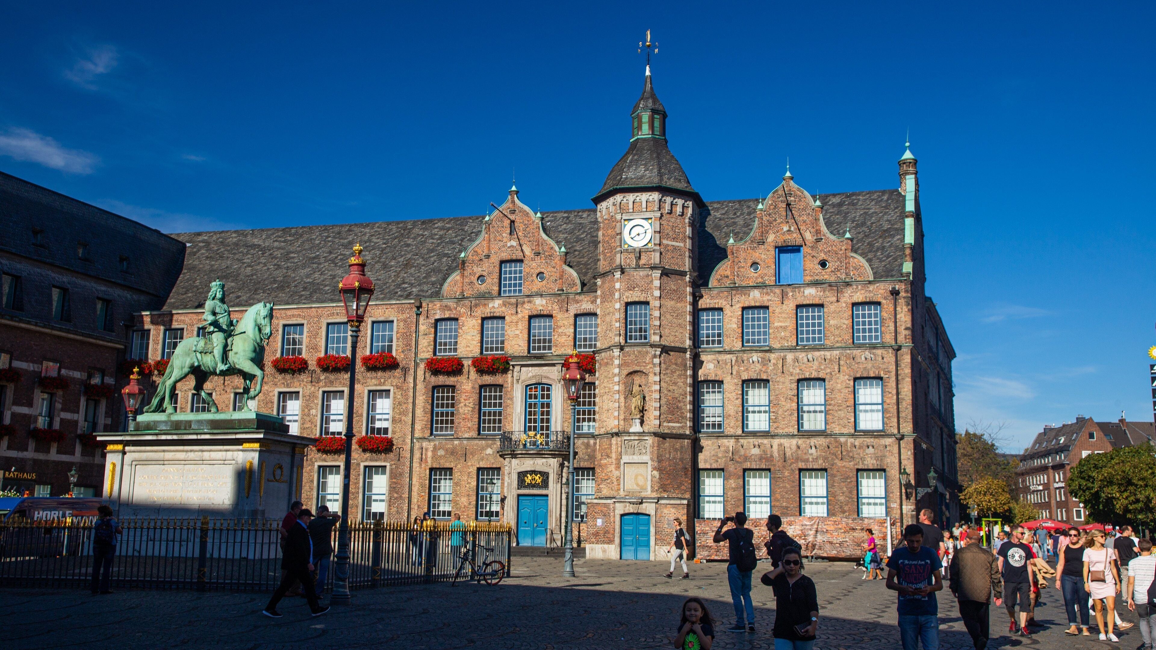 Marktplatz featuring a statue or sculpture, street scenes and heritage architecture