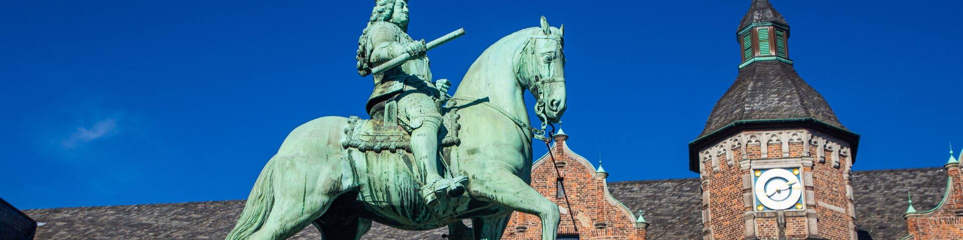 Marktplatz which includes heritage elements, heritage architecture and a statue or sculpture