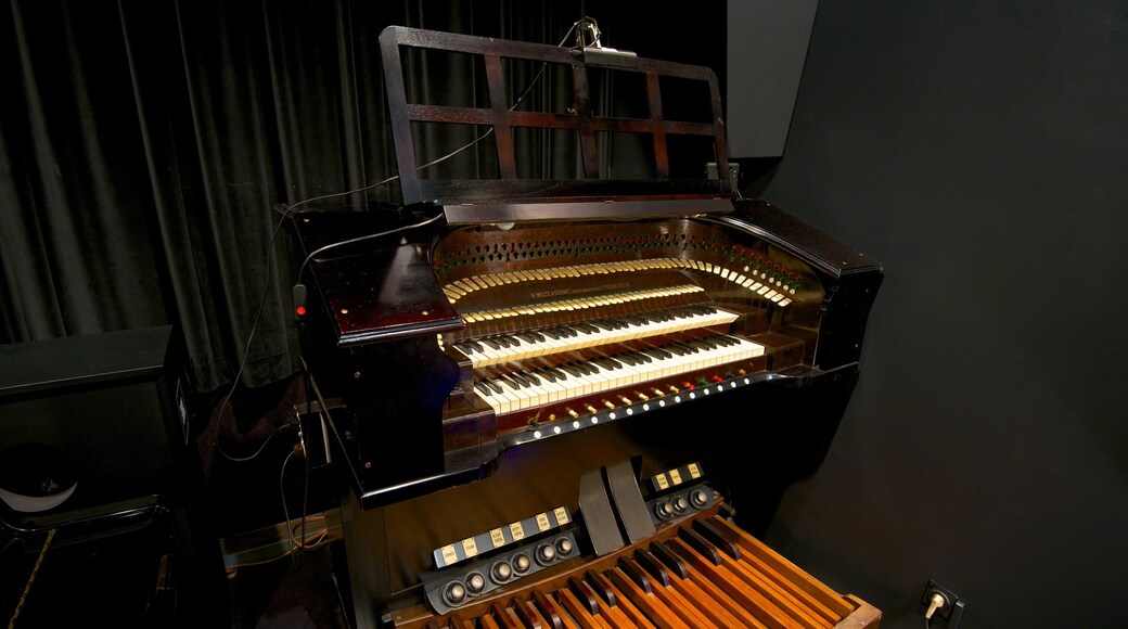 Filmmuseum mostrando música y vistas de interior