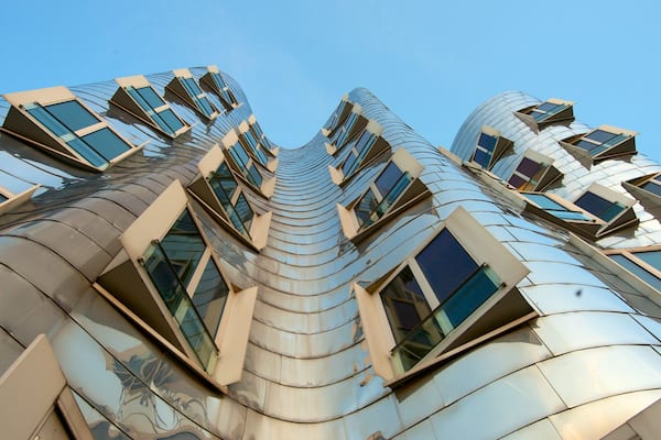 Neuer Zollhof showing modern architecture