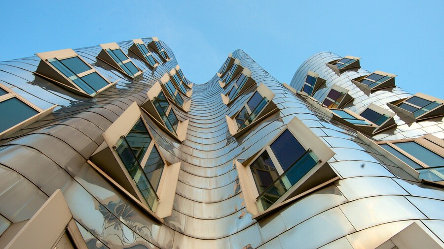 Neuer Zollhof showing modern architecture