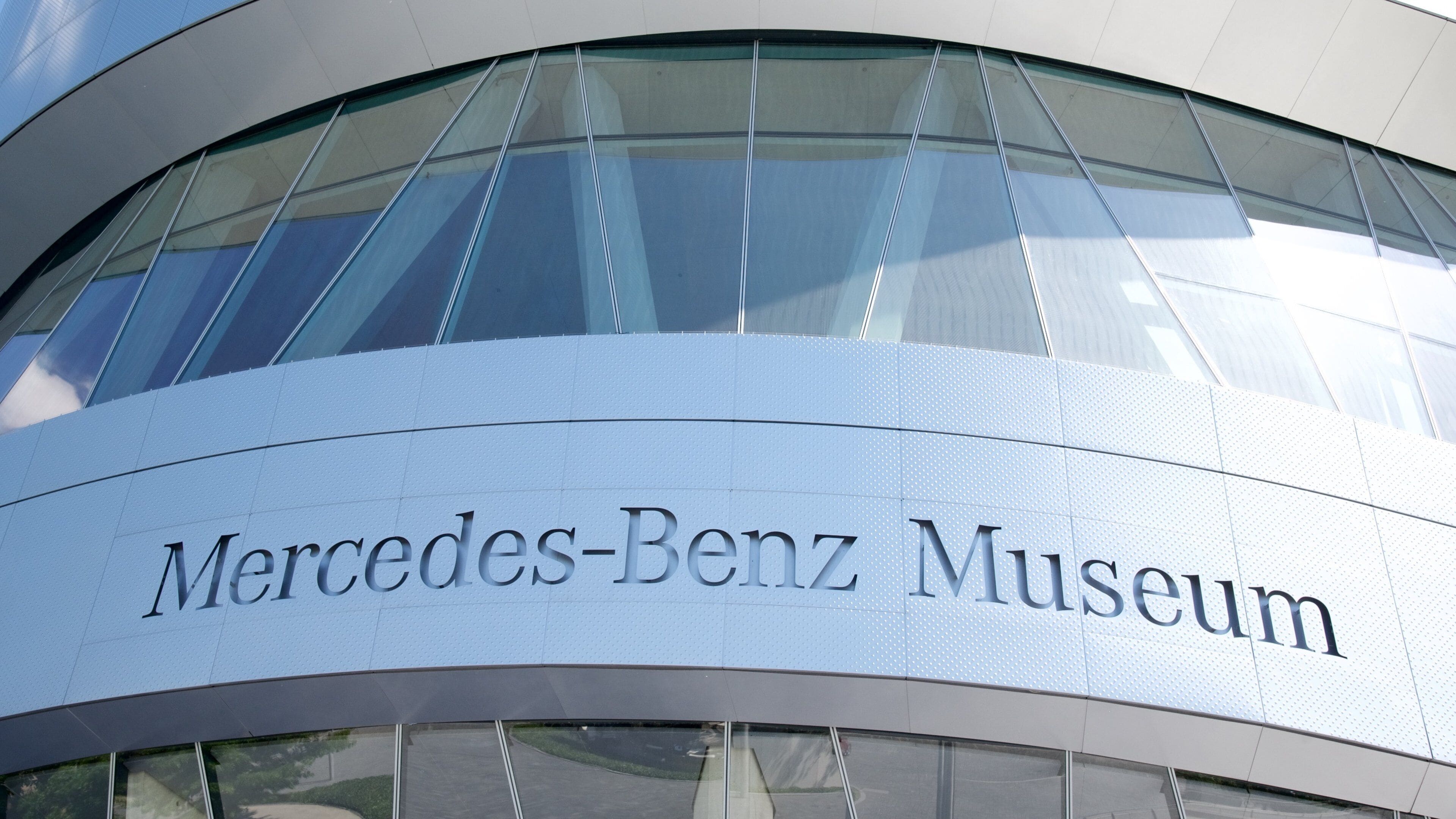 メルセデスベンツ博物館 表示 標識