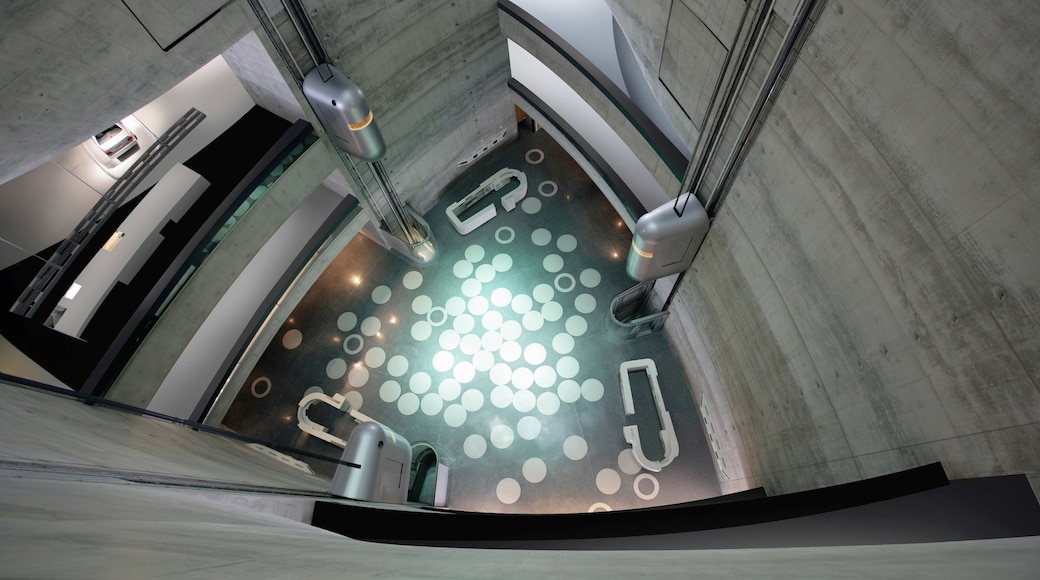 Mercedes-Benz-museum som viser innendørs