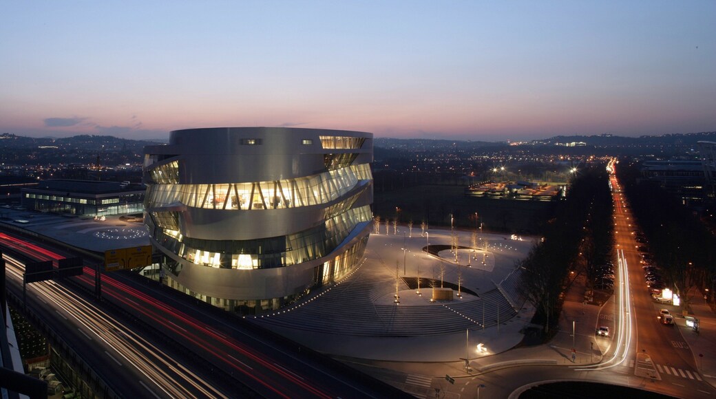 メルセデスベンツ博物館 表示 夜景, ストリート シーン と 都市