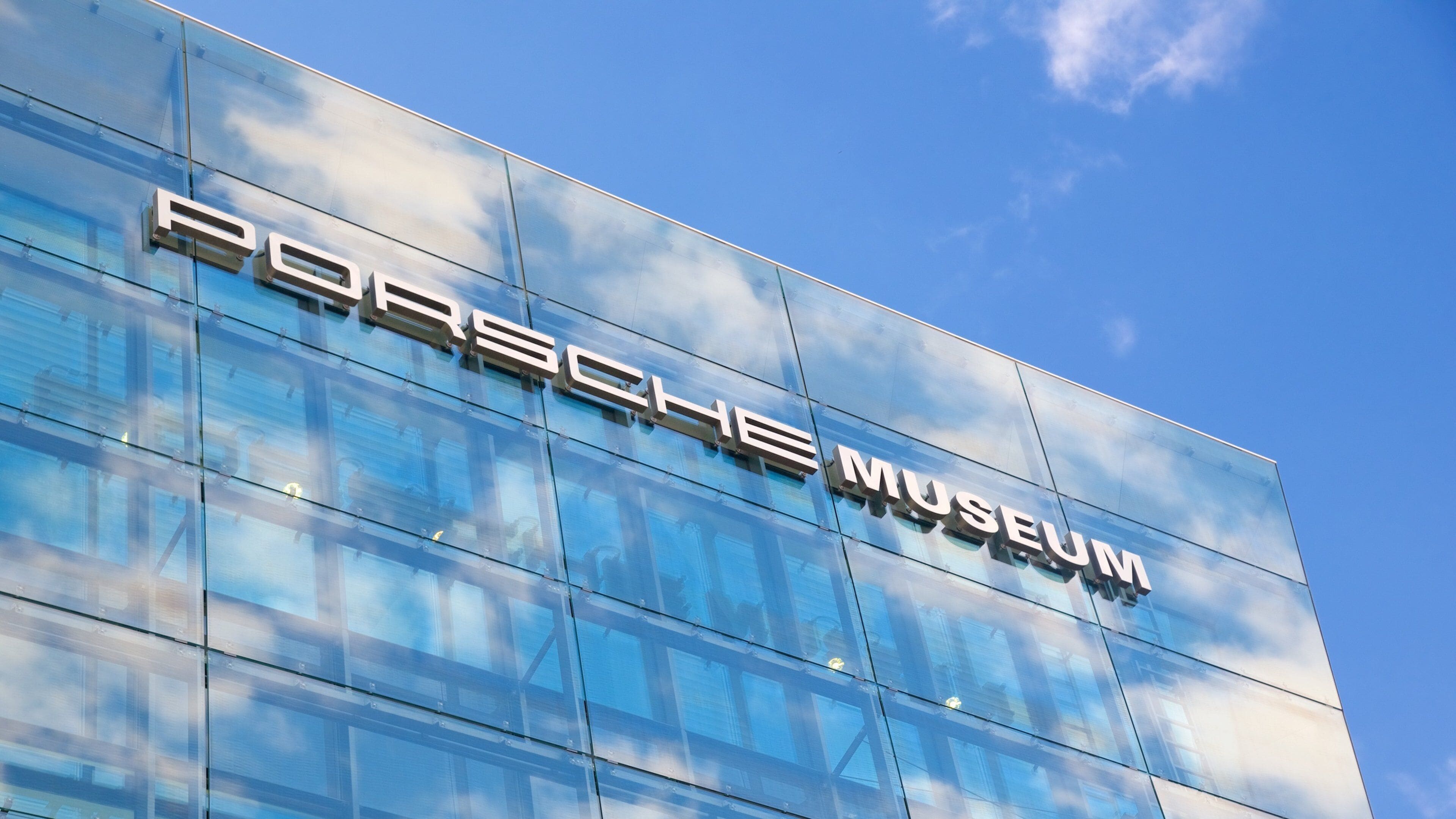 ポルシェ博物館 表示 標識