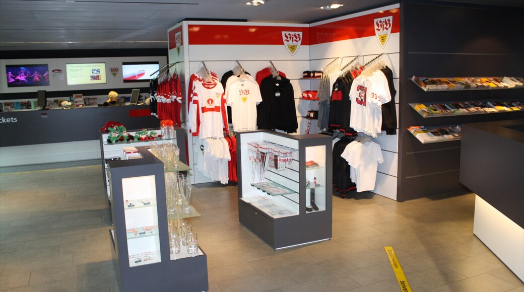 Mercedes-Benz Arena qui includes vues intérieures