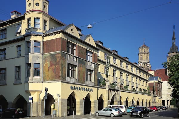 Halle mettant en vedette marchés, patrimoine historique et ville