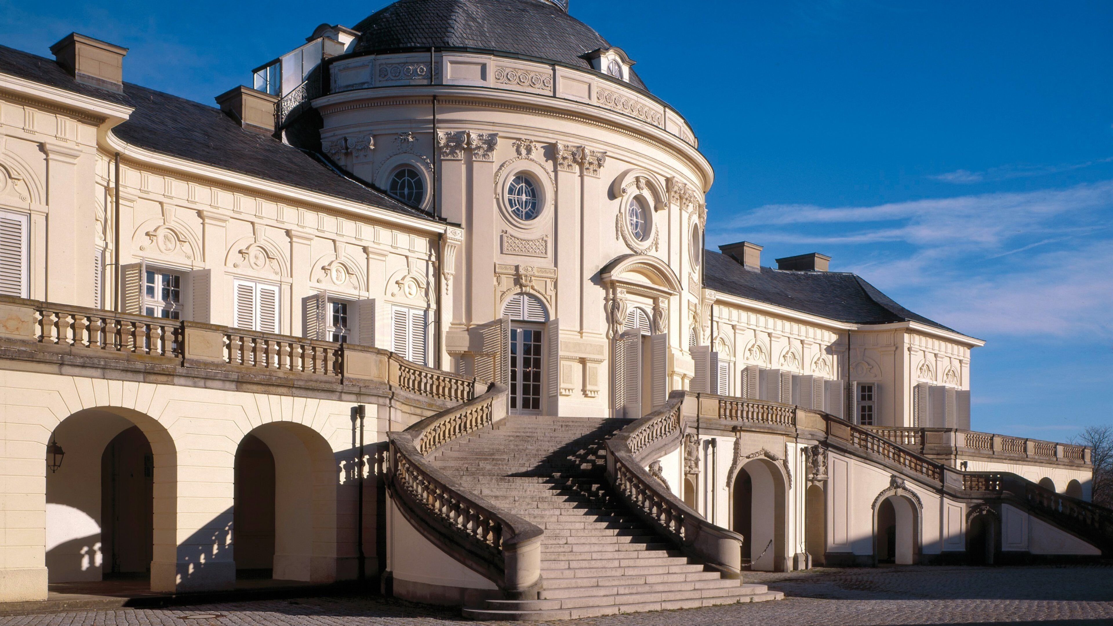 Solitud Schloss que incluye castillo o palacio y patrimonio de arquitectura
