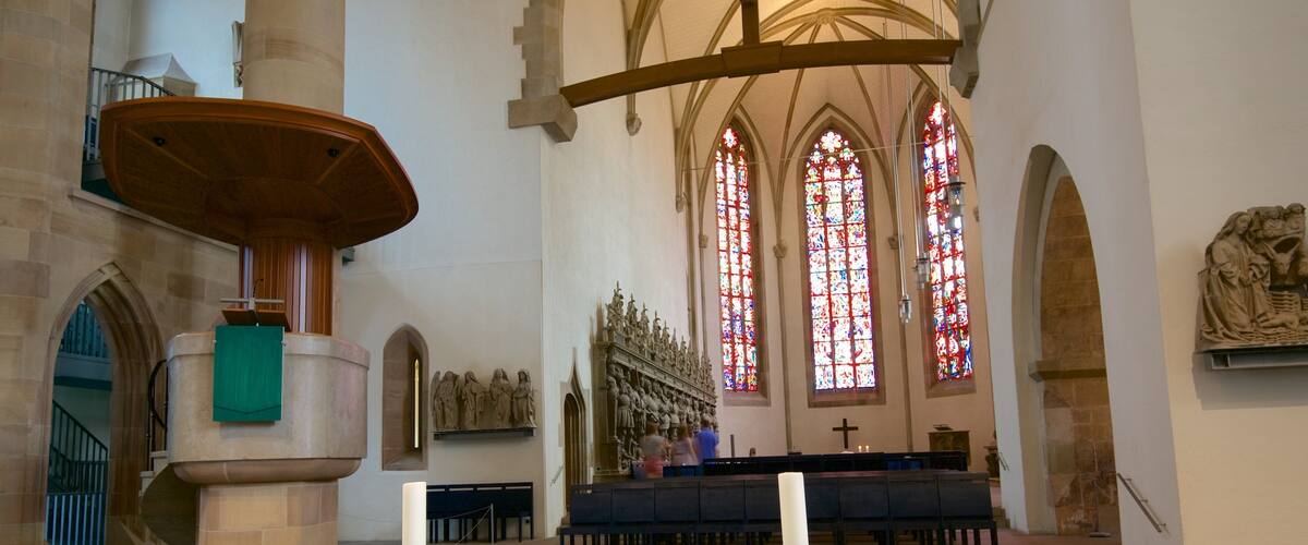 Stiftskirche mostrando una iglesia o catedral y vista interna