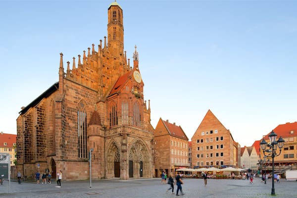 Frauenkirche which includes heritage architecture, a square or plaza and a church or cathedral