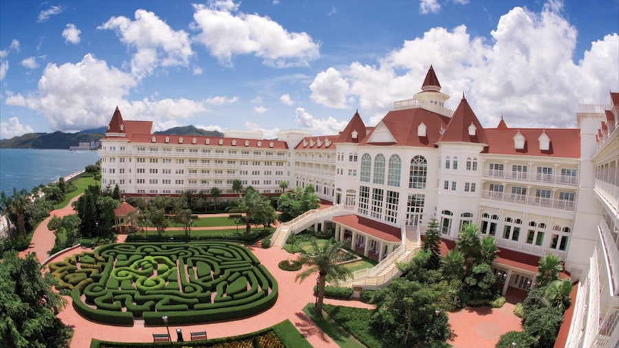 Hong Kong Disneyland som viser hage og hotell