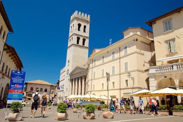 Piazza del Comune montrant patrimoine architectural, square ou place et ville