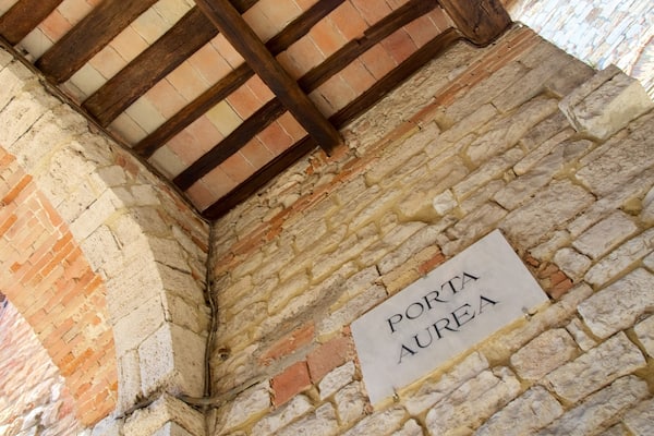 Porta Aurea que inclui sinalização