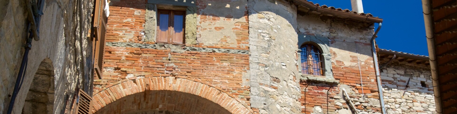 Porta Aurea which includes heritage architecture