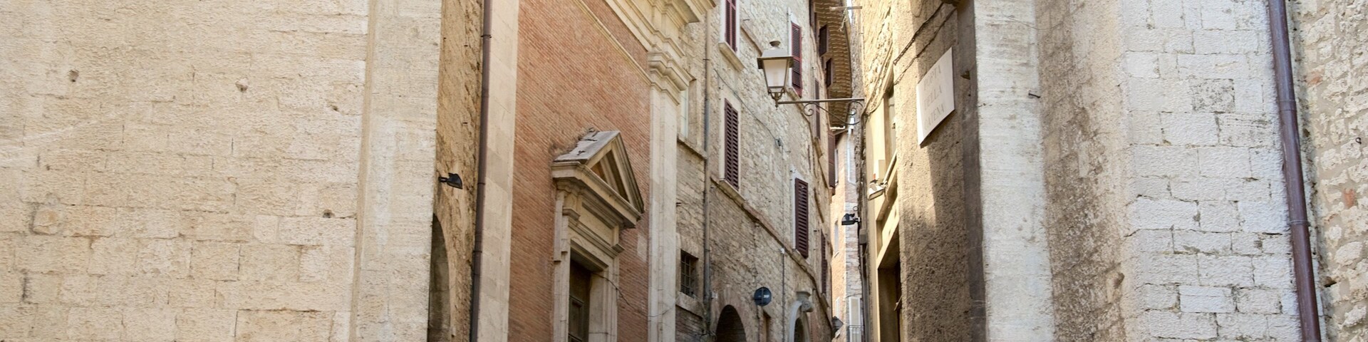 Porta Catena que inclui arquitetura de patrimônio e cenas de rua