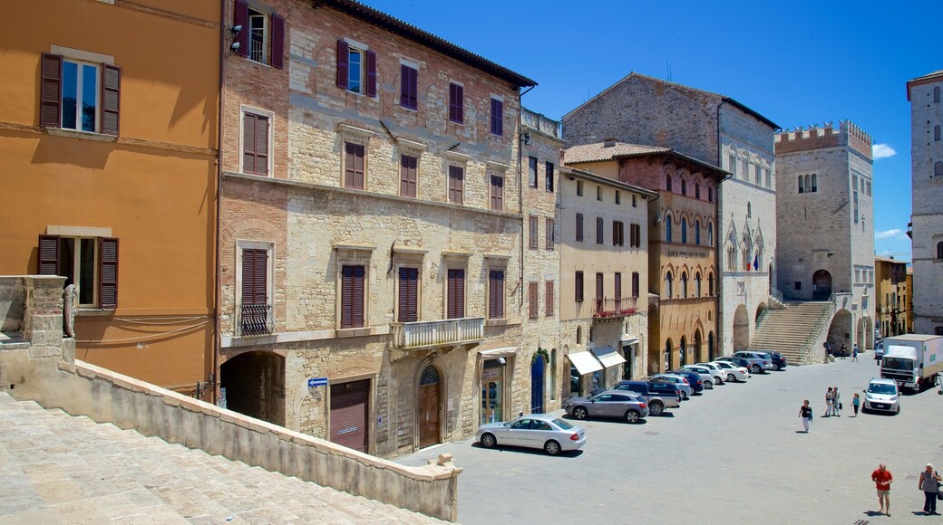 Todi showing a city, street scenes and heritage architecture