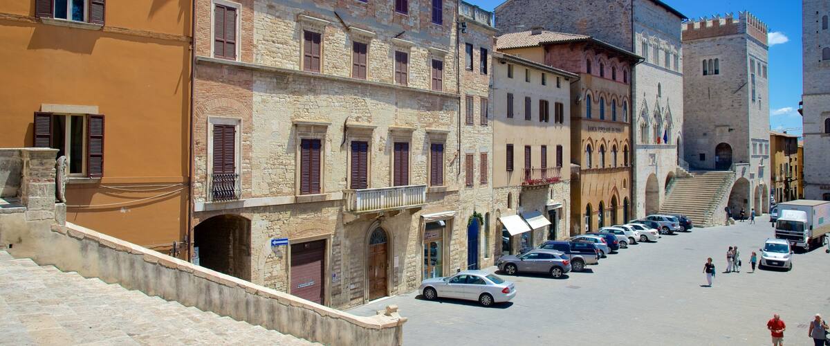 Todi ofreciendo una ciudad, escenas urbanas y patrimonio de arquitectura