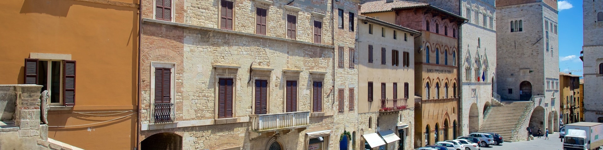Todi mostrando arquitectura patrimonial, una ciudad y escenas cotidianas