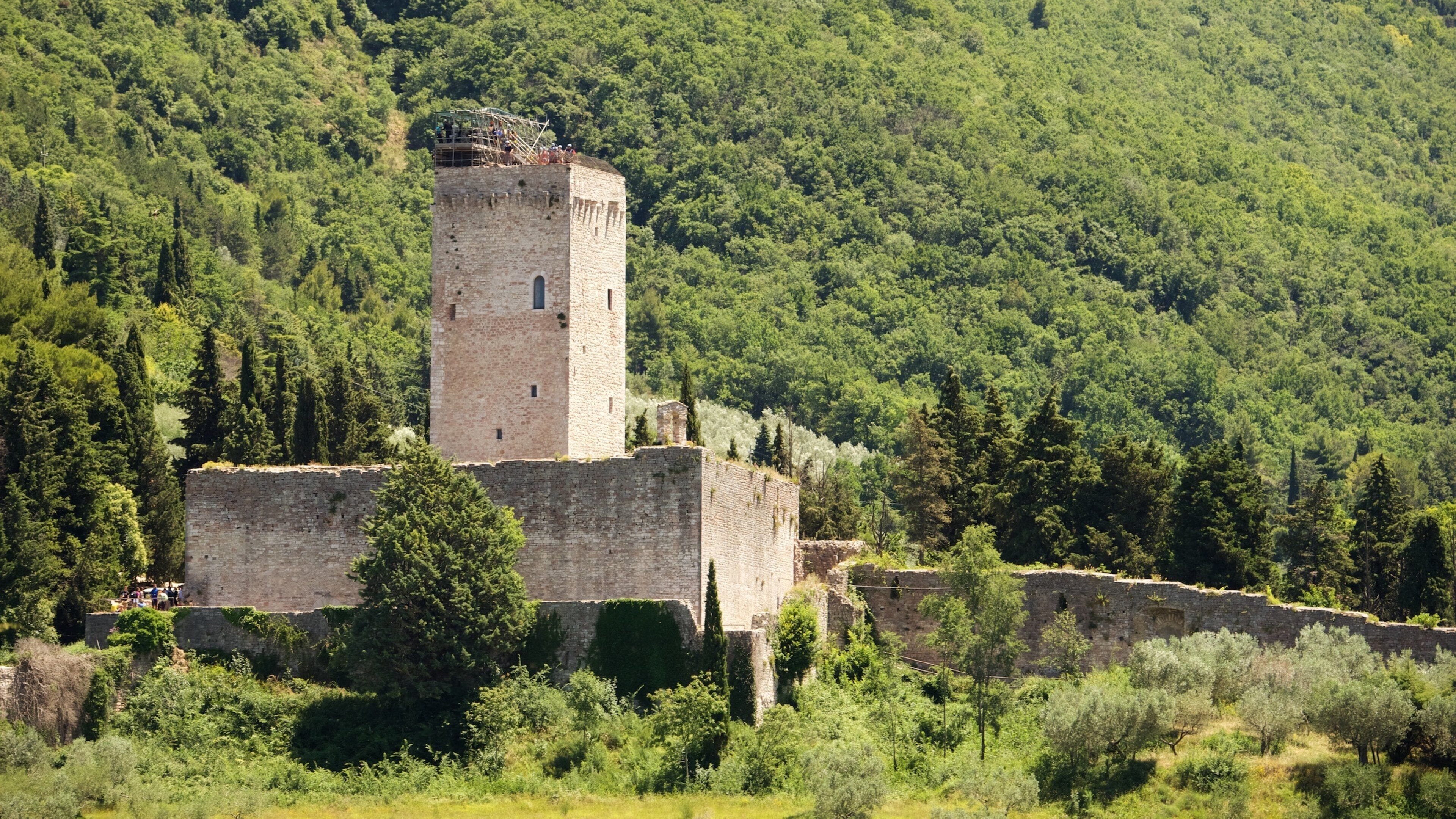 Rocca Maggiore which includes heritage elements