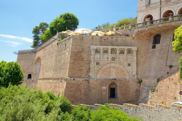 Rocca Paolina showing heritage architecture