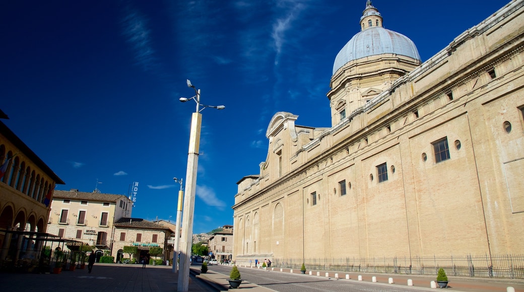 Santa Maria degli Angeli showing a city, a church or cathedral and heritage architecture