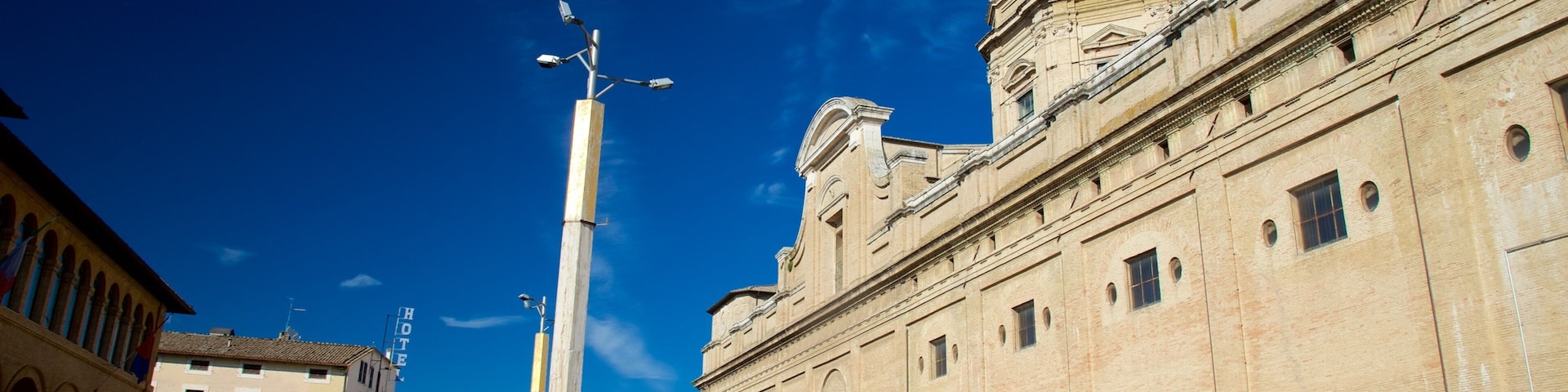 Santa Maria degli Angeli que inclui arquitetura de patrimônio, uma igreja ou catedral e uma cidade