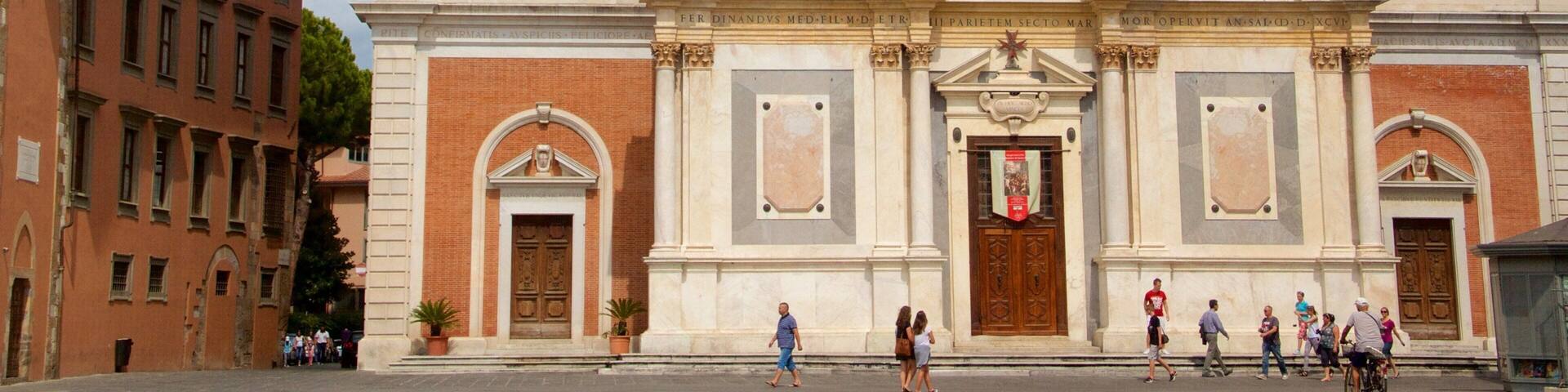 Knight\'s Square showing heritage architecture and a square or plaza