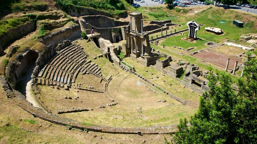 Roman Theatre showing heritage elements, theatre scenes and a ruin