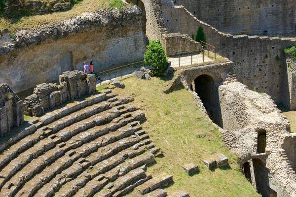 Römisches Theater das einen Theater, Geschichtliches und Gebäuderuinen