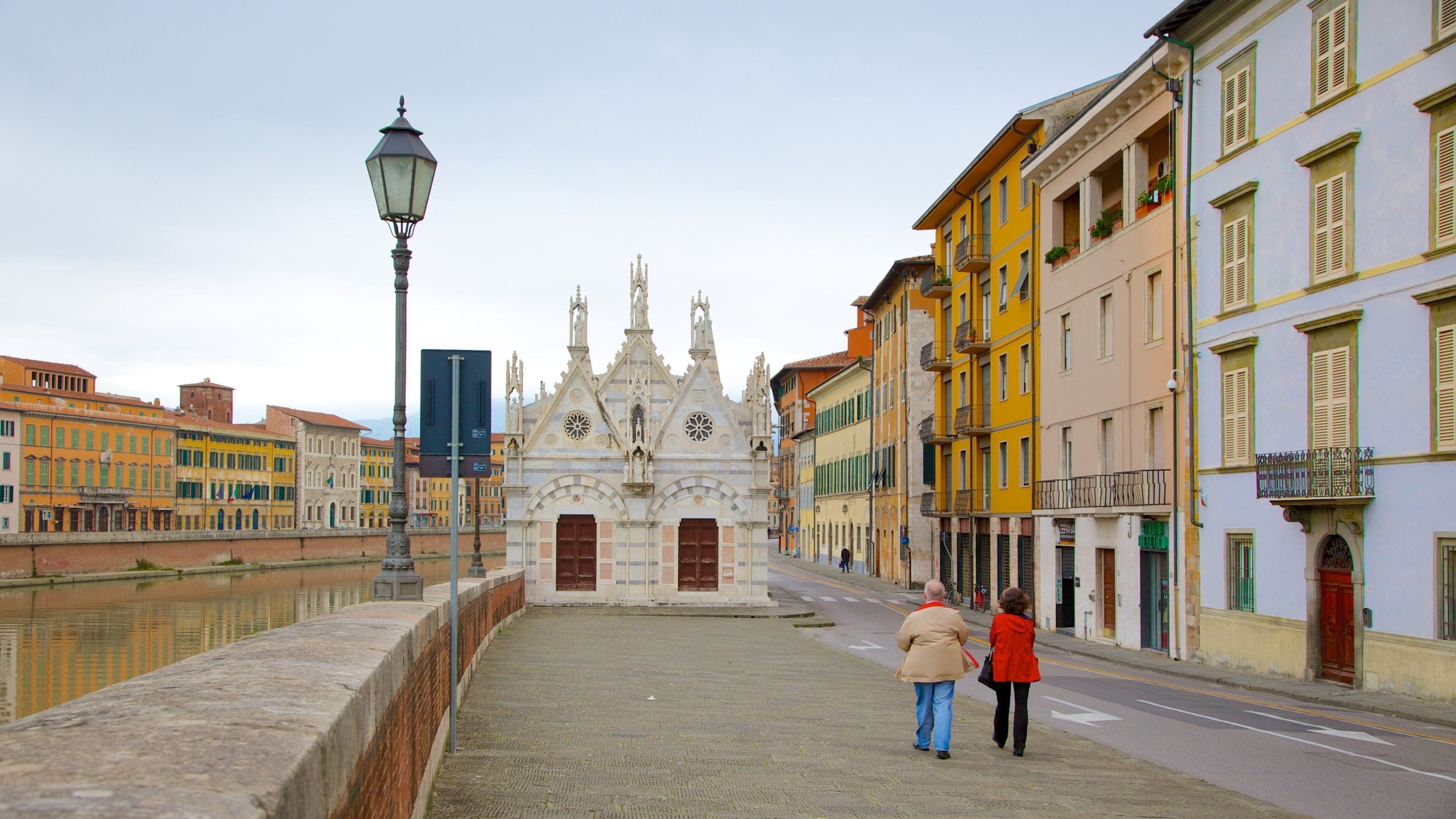 Santa Maria della Spina which includes a church or cathedral, a city and street scenes
