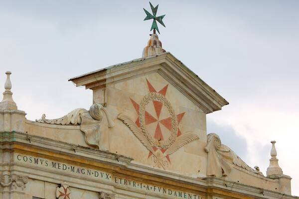 Santo Stefano dei Cavalieri mit einem historische Architektur und Kirche oder Kathedrale