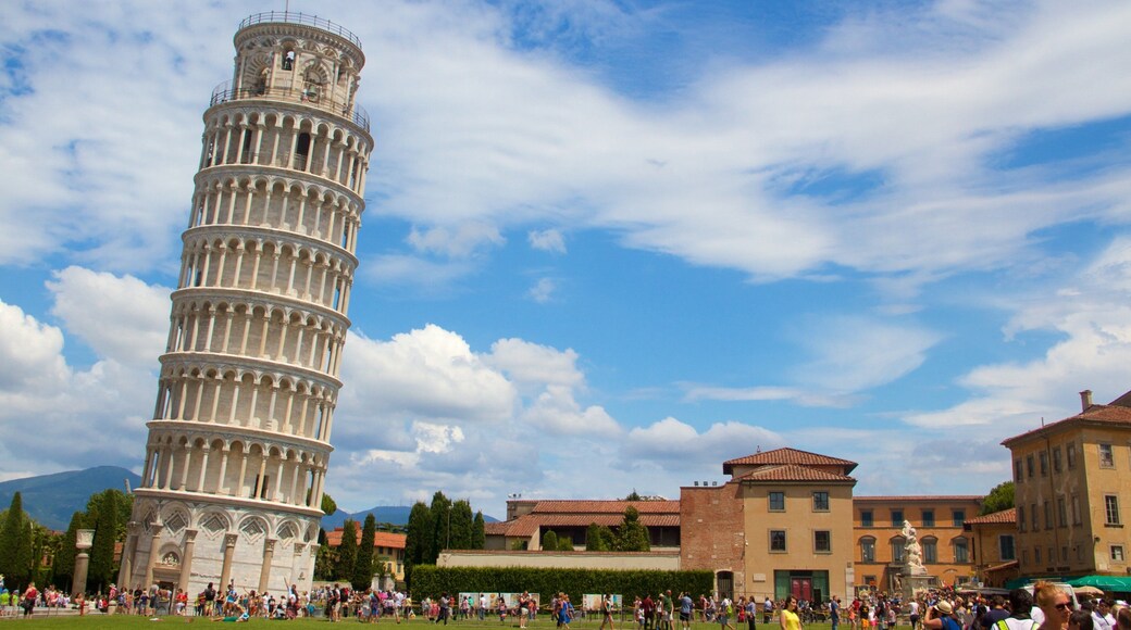 Pisa showing a monument, heritage elements and heritage architecture