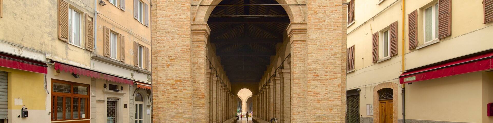 Antica Pescheria which includes heritage architecture and street scenes