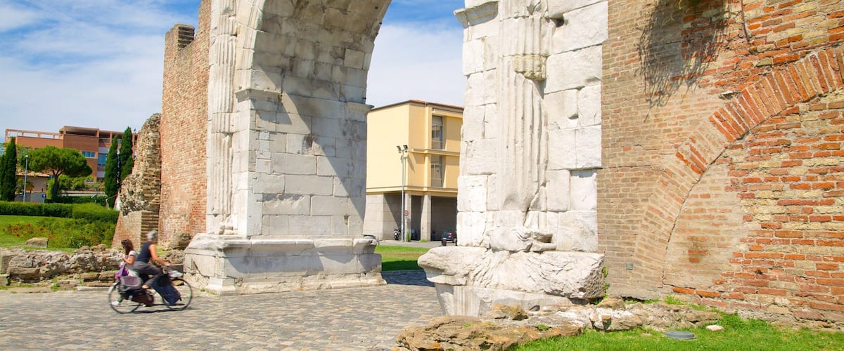 Augustusbuen som viser kulturarvsgenstande og en ruin