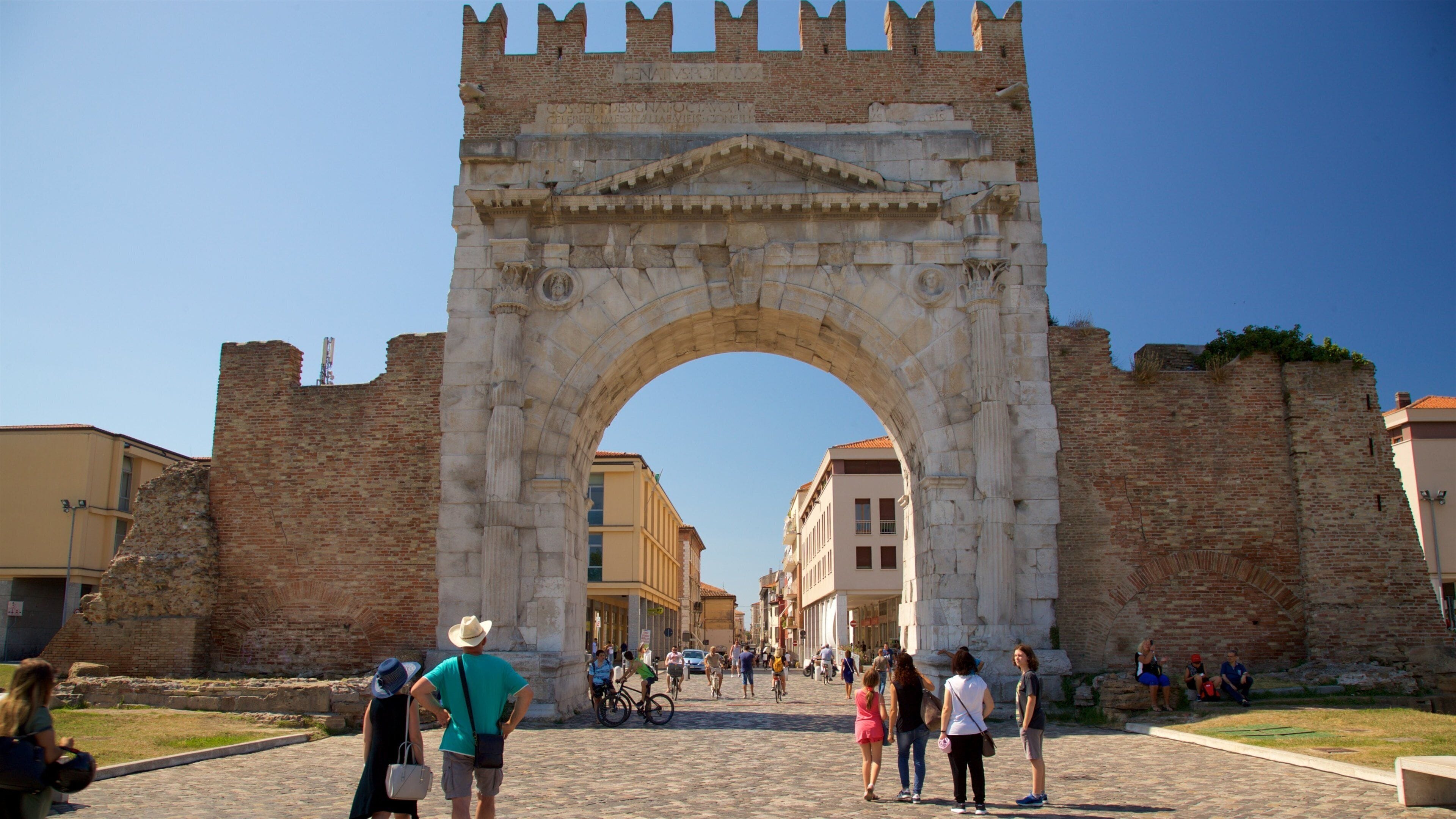 Augustus bue som viser bygningsruiner, gatescener og kulturarv