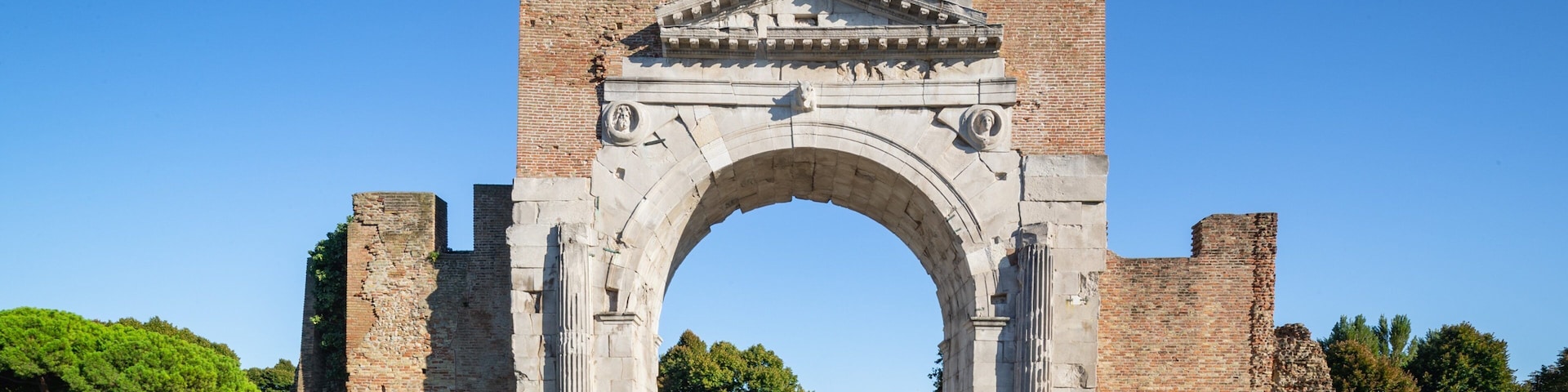 Arch of Augustus featuring heritage architecture